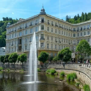 Karlovy Vary mají své „metro“. Návštěvníky provede městem aplikace.